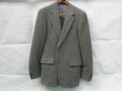 MENS VINTAGE HERRINGBONE SPORTS COAT  GREAT CONDITION  