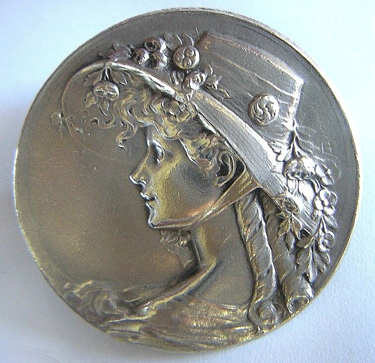 ANTIQUE BROOCH ART NOUVEAU GIRL IN SUMMER HAT c1890  