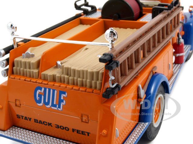 1957 INTERNATIONAL R 200 GULF FIRE TRUCK 1/34  