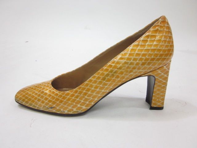 STUART WEITZMAN Yellow Square Toe Pumps Sz 7  