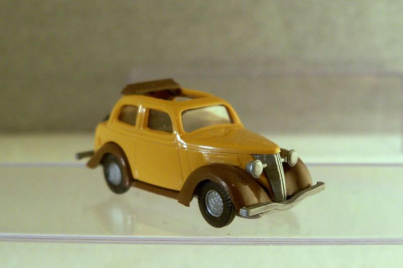 1930s FORD EIFEL~2 DR COUPE~187th/HO SCALE PLASTIC  