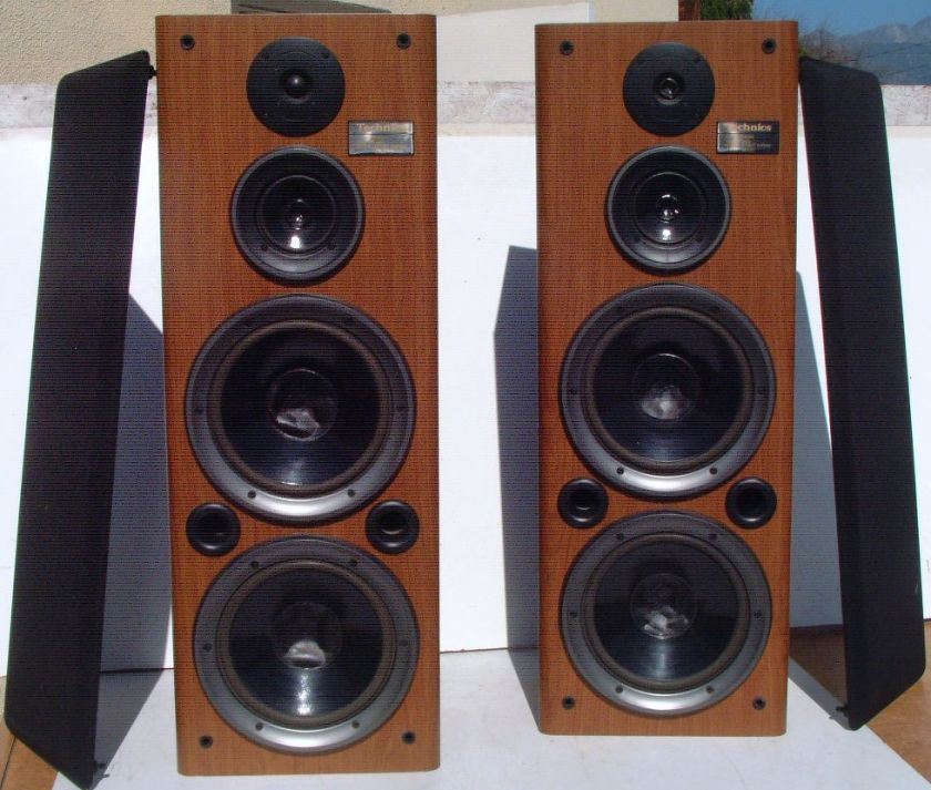 Vintage 260 Watts TECHNICS SPEAKERS each is 3 Way 2 Woofer SB A33 