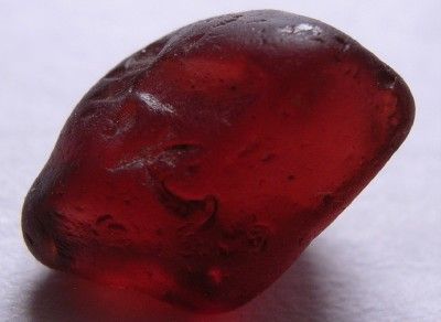 EYE CLEAN MALAYA GARNET, FACET ROUGH TANZANIA .  