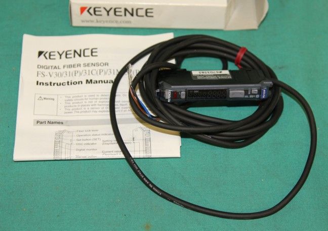 Keyence FS V31P Digital Fiber Sensor v31 NEW  