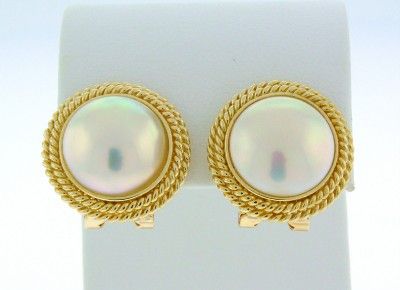 Beautiful 14K Yellow Gold Iridescent White Mabe Pearl Button Style 