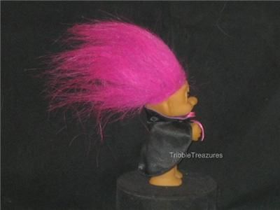 25 RUSS MAGENTA HAIR SQUEEZIE TROLL W/BLACK & PURPLE CAPE ATTACH 