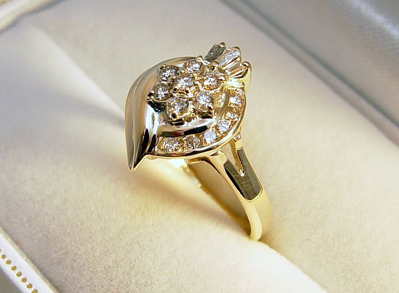 Ladies 14K Solid Yellow Gold 16 Diamond Crown Ring  