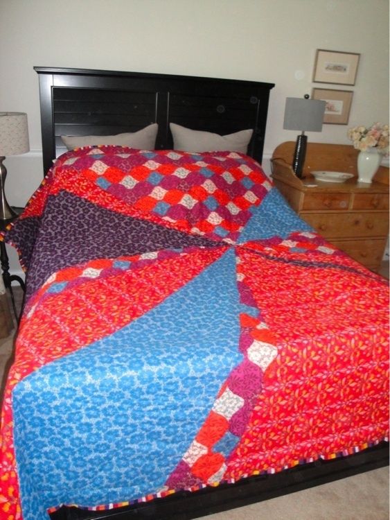 ANTHROPOLOGIE RAENA QUEEN QUILT/Comforter + 2 SHAMS + BEDSKIRT EUC 