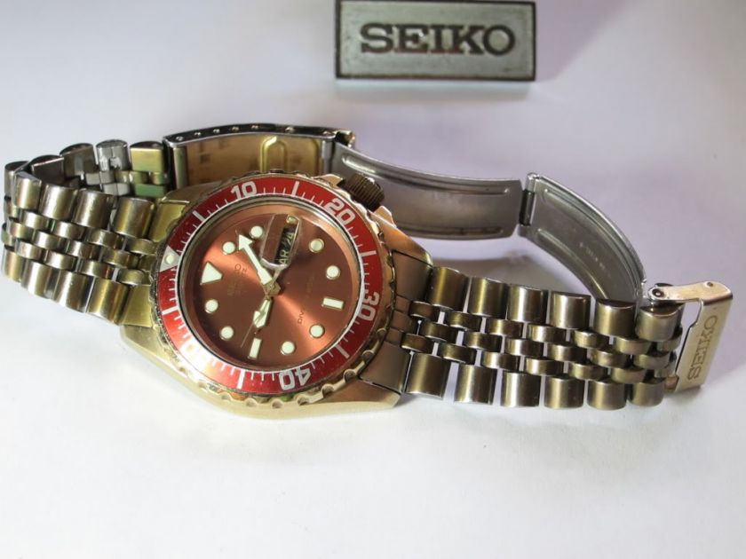 VINTAGE SEIKO 200m QUARTZ DIVERS 7N36 6A39 RARE VARIANT MAROON  