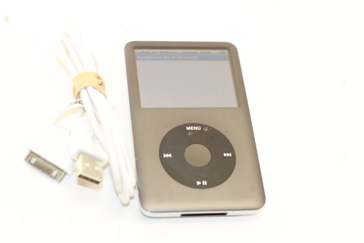 APPLE IPOD CLASSIC 160GB BLACK  PLAYER MC297LL/A 0885909365180 