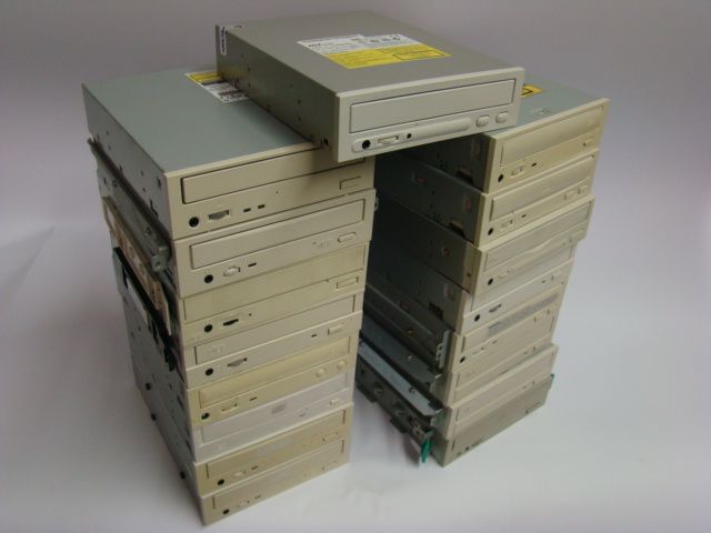 HUGE LOT OF 17 CD ROM CD RW INTERNAL DRIVE IDE WHITE  