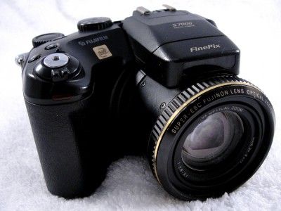 FUJI S7000 DIGITAL CAMERA TOP OF THE LINE CAMERA RECONDITIONED 